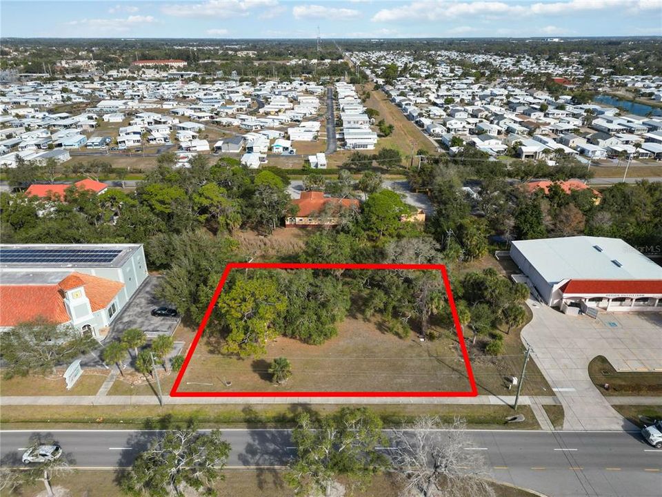 На продажу: $789,000 (0.89 acres)