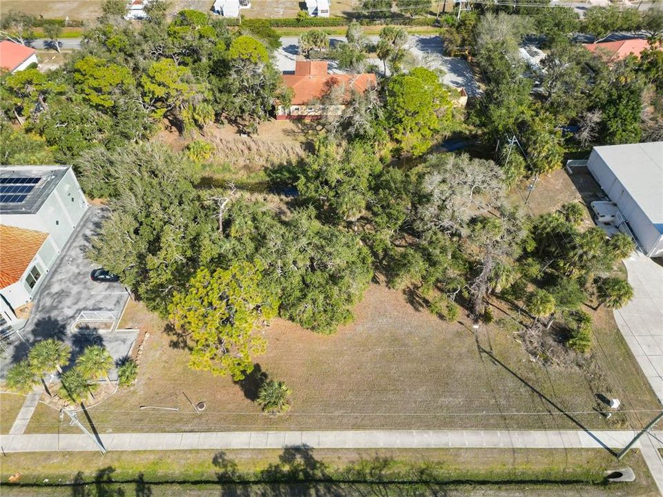 На продажу: $789,000 (0.89 acres)