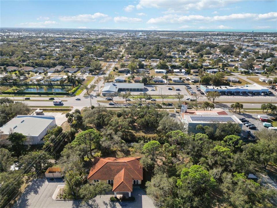На продажу: $789,000 (0.89 acres)