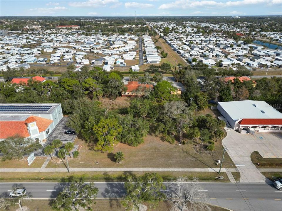 На продажу: $789,000 (0.89 acres)