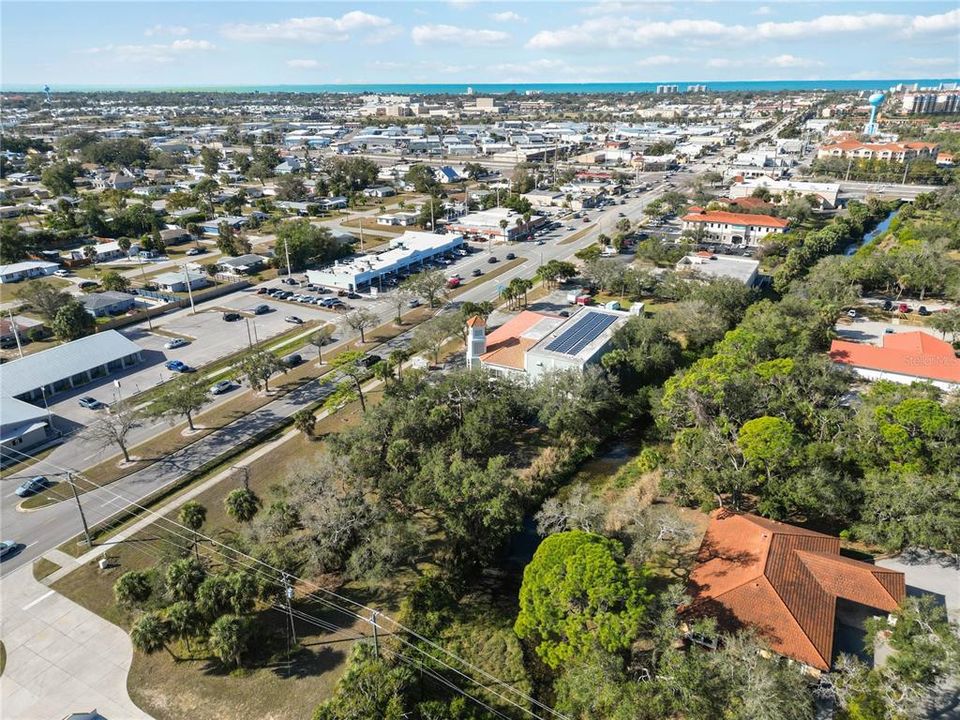 На продажу: $789,000 (0.89 acres)