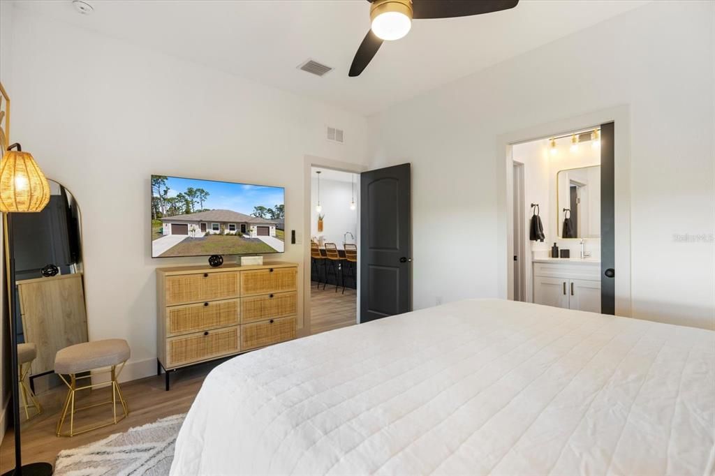 Active With Contract: $489,900 (6 beds, 0 baths, 2383 Square Feet)