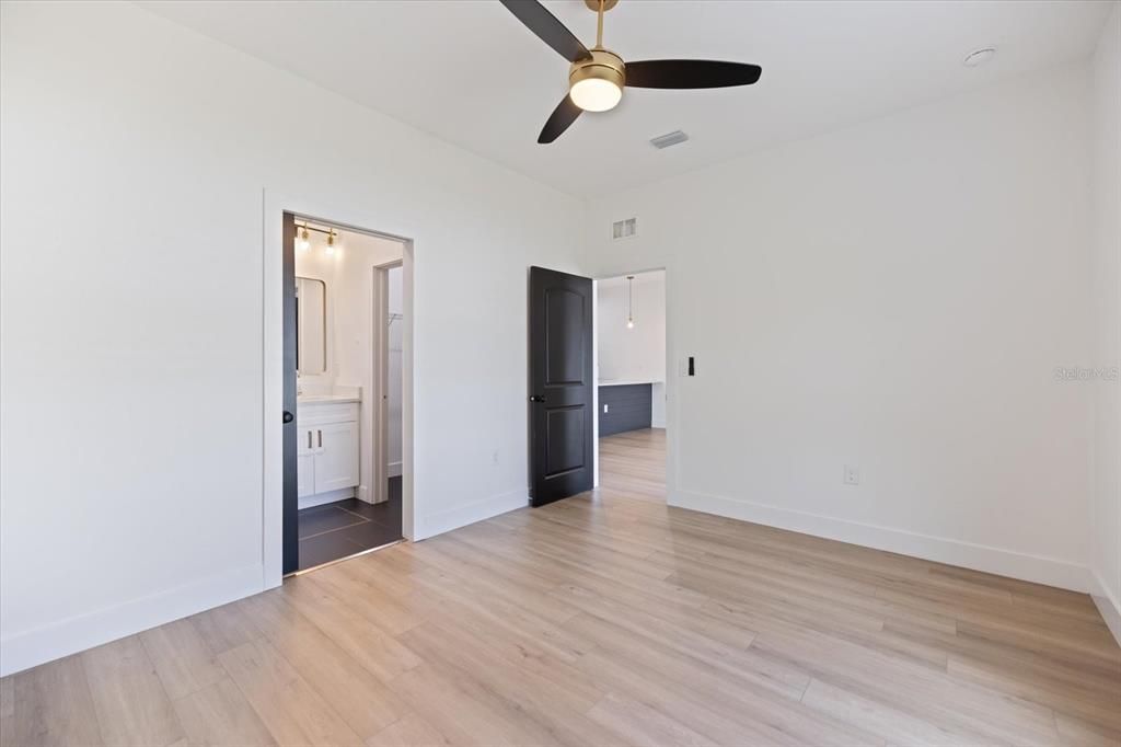 Active With Contract: $489,900 (6 beds, 0 baths, 2383 Square Feet)