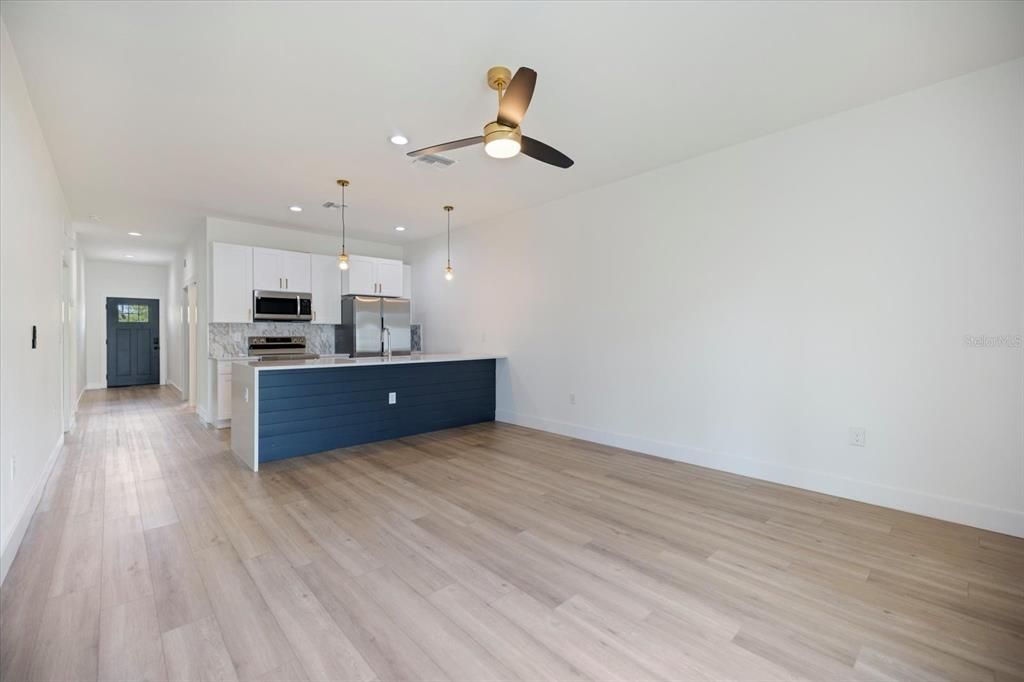 Active With Contract: $489,900 (6 beds, 0 baths, 2383 Square Feet)
