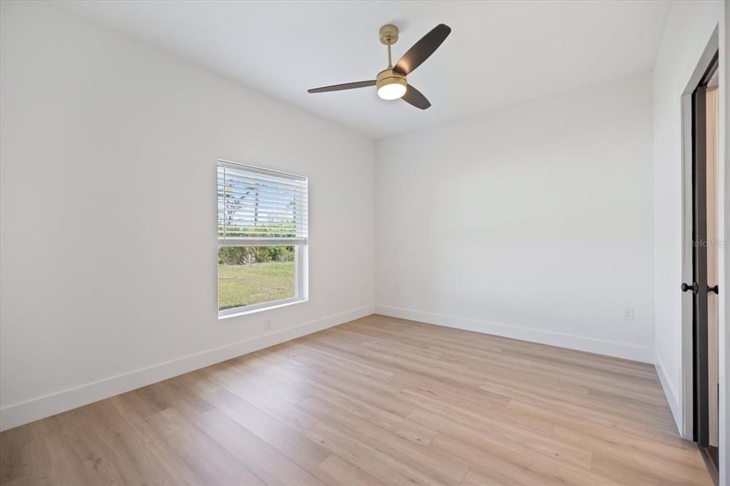 Active With Contract: $489,900 (6 beds, 0 baths, 2383 Square Feet)