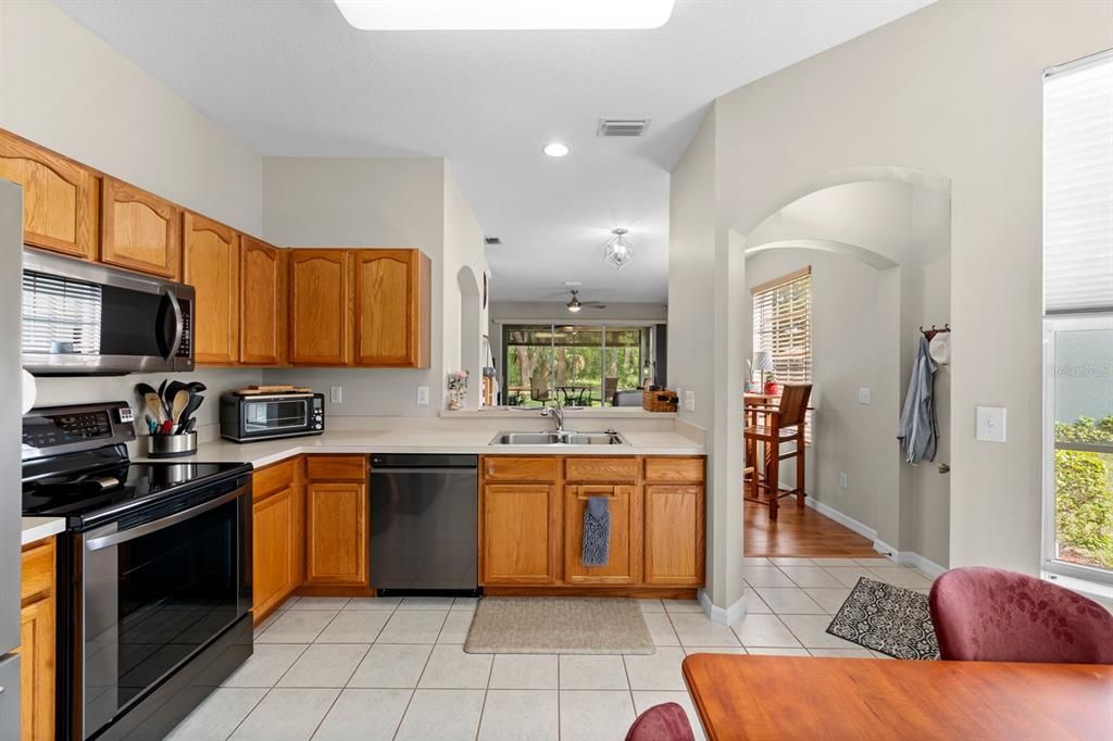 Active With Contract: $269,900 (2 beds, 2 baths, 1657 Square Feet)