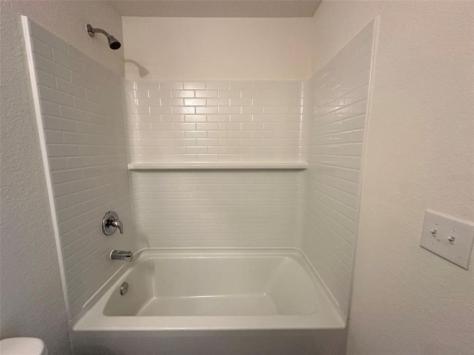 Под контрактом: $1,995 (4 спален, 3 ванн, 1836 Квадратных фут)