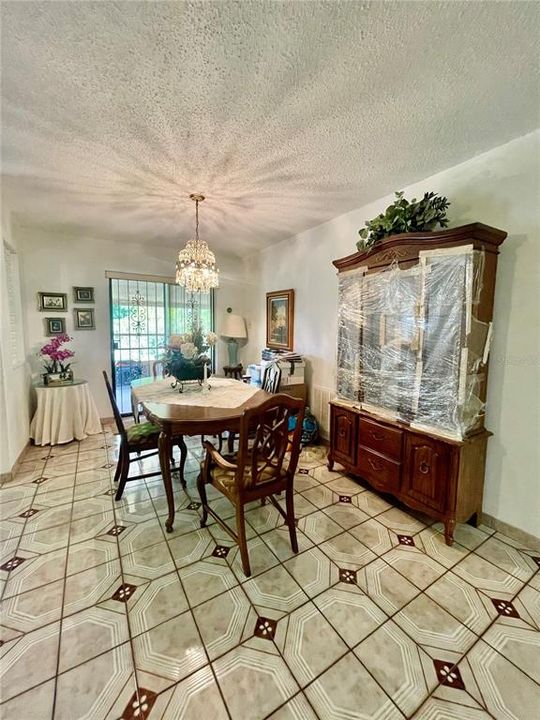 Activo con contrato: $389,900 (2 camas, 2 baños, 1884 Pies cuadrados)