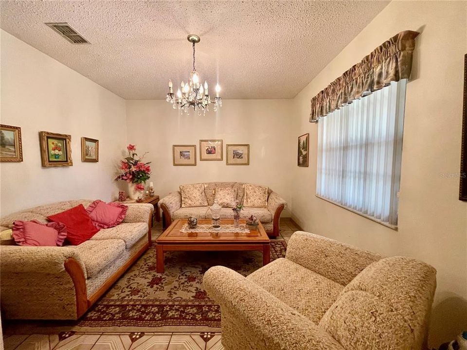 Activo con contrato: $389,900 (2 camas, 2 baños, 1884 Pies cuadrados)