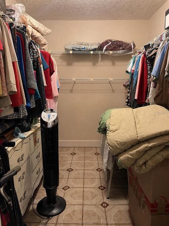 Activo con contrato: $389,900 (2 camas, 2 baños, 1884 Pies cuadrados)
