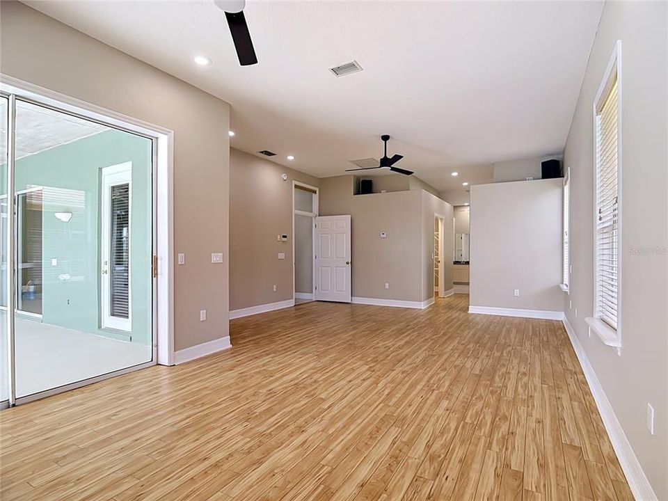 For Sale: $740,000 (4 beds, 3 baths, 3065 Square Feet)