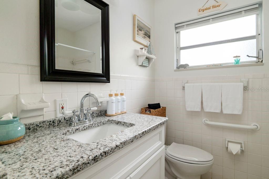 Active With Contract: $199,900 (3 beds, 1 baths, 1036 Square Feet)