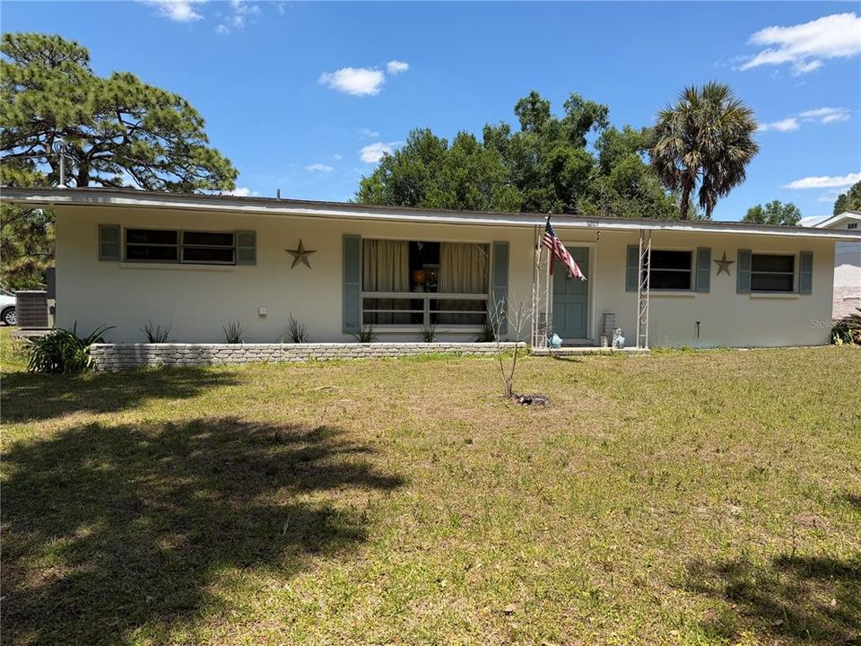 Active With Contract: $199,900 (3 beds, 1 baths, 1036 Square Feet)