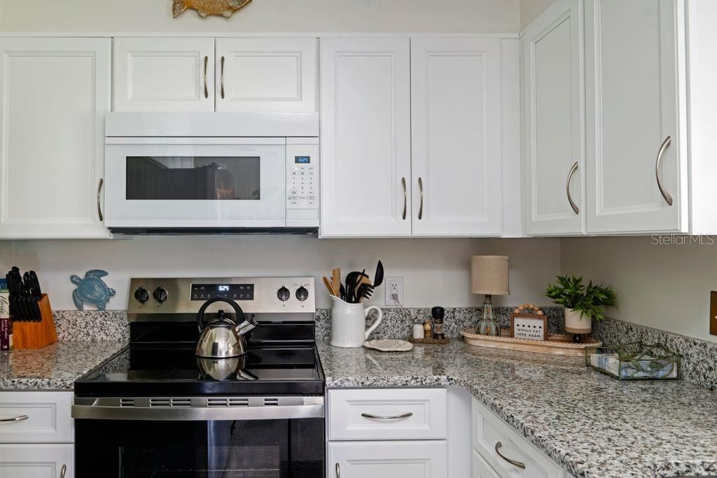 Active With Contract: $199,900 (3 beds, 1 baths, 1036 Square Feet)