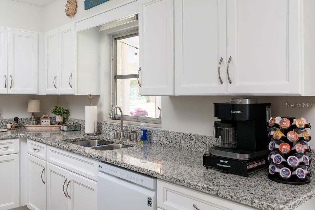 Active With Contract: $199,900 (3 beds, 1 baths, 1036 Square Feet)