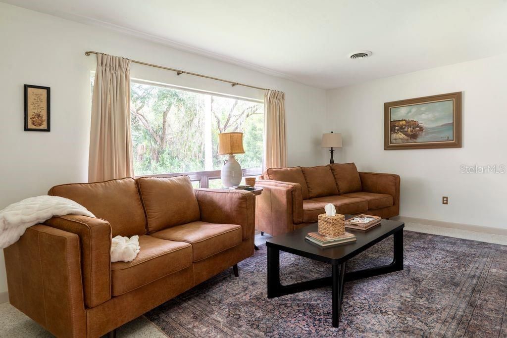 Active With Contract: $199,900 (3 beds, 1 baths, 1036 Square Feet)