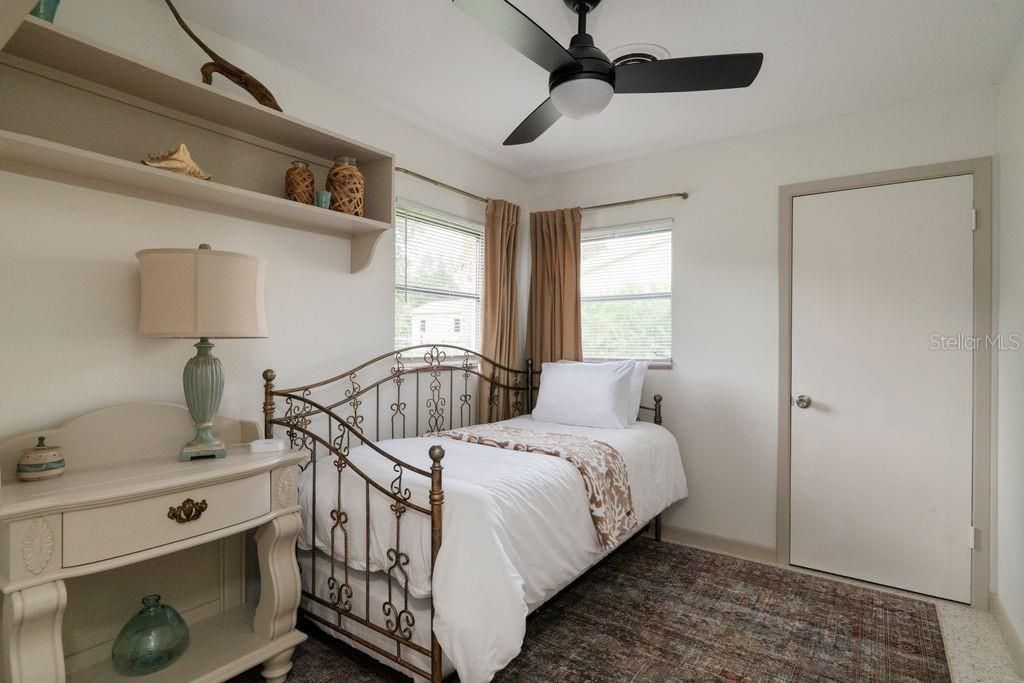 Active With Contract: $199,900 (3 beds, 1 baths, 1036 Square Feet)