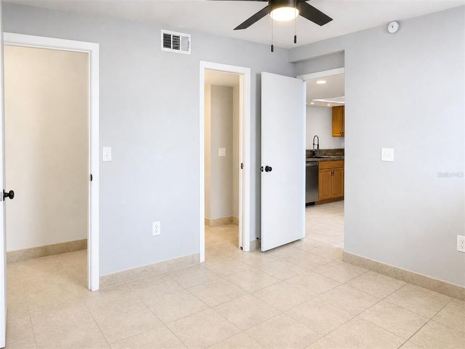 待售: $135,000 (2 贝兹, 2 浴室, 1092 平方英尺)