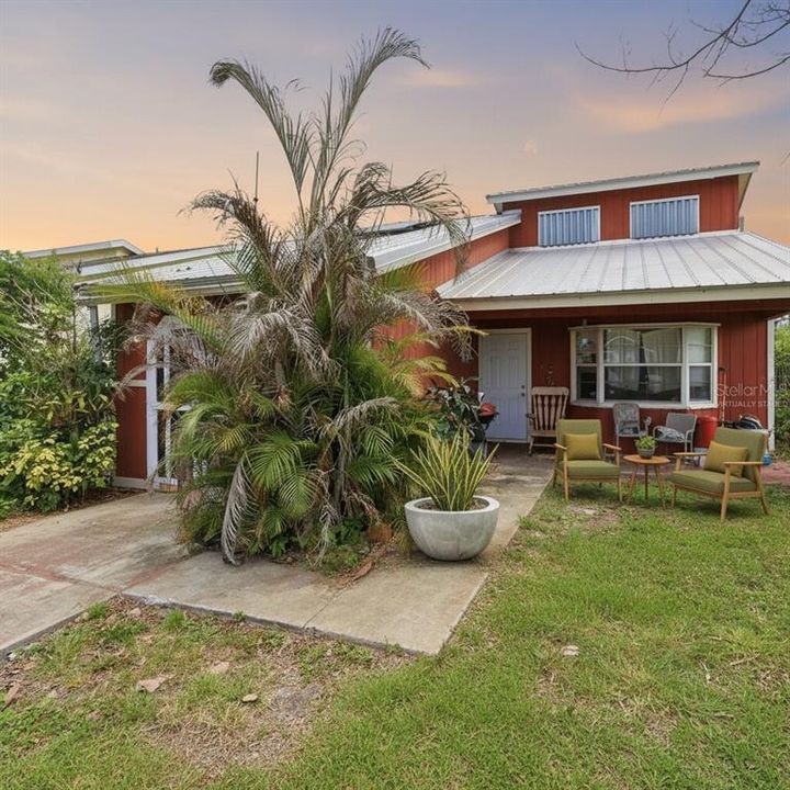 For Sale: $193,000 (3 beds, 2 baths, 982 Square Feet)
