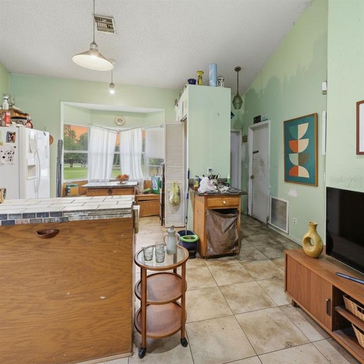 For Sale: $193,000 (3 beds, 2 baths, 982 Square Feet)