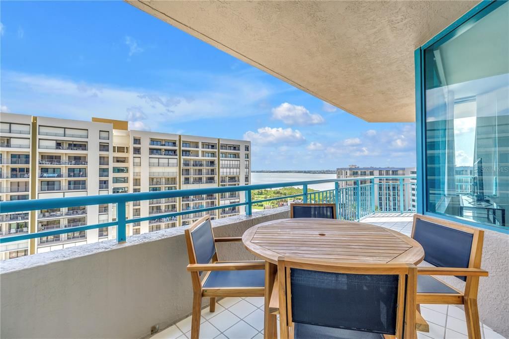 В аренду: $5,400 (2 спален, 2 ванн, 1450 Квадратных фут)