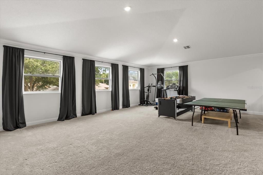 For Sale: $749,900 (6 beds, 4 baths, 3916 Square Feet)