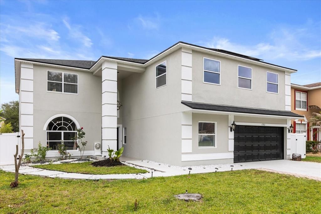 For Sale: $749,900 (6 beds, 4 baths, 3916 Square Feet)