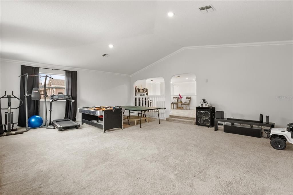 For Sale: $749,900 (6 beds, 4 baths, 3916 Square Feet)
