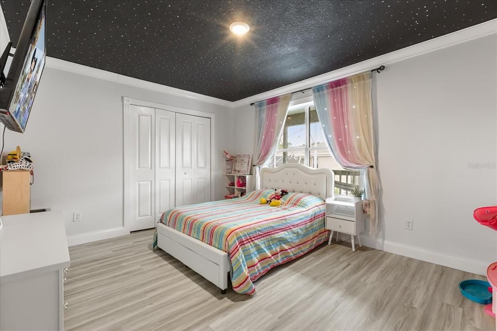 For Sale: $749,900 (6 beds, 4 baths, 3916 Square Feet)