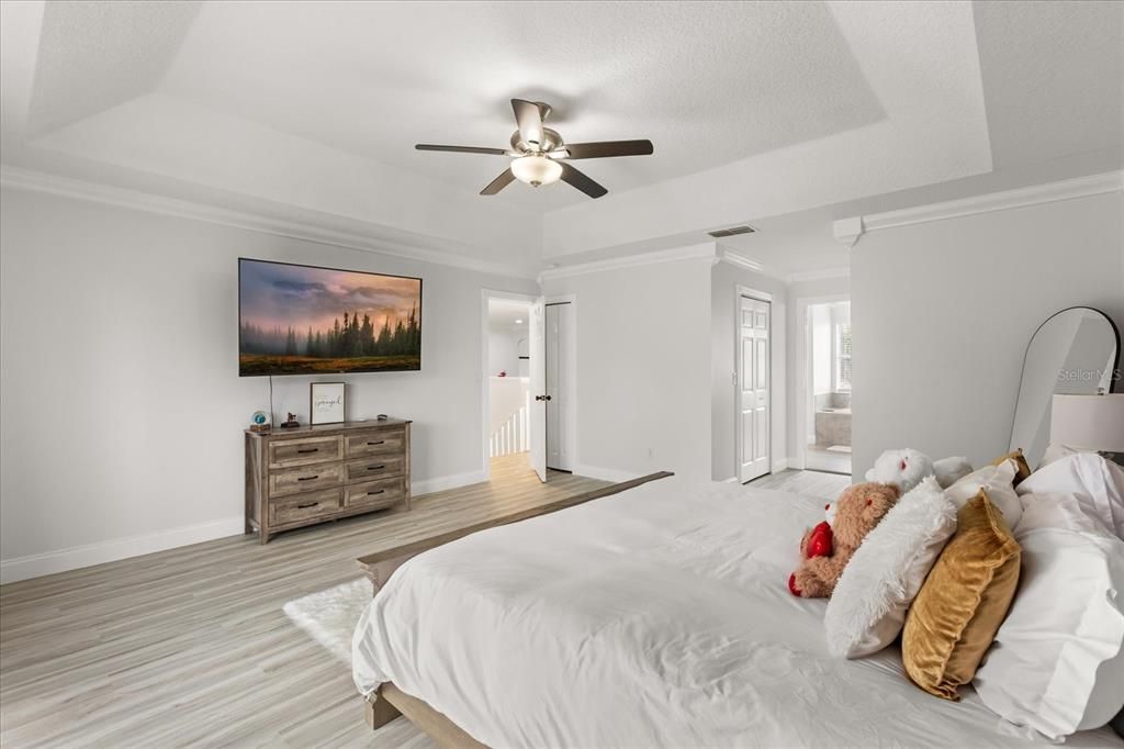 For Sale: $749,900 (6 beds, 4 baths, 3916 Square Feet)