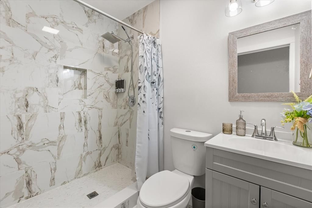 For Sale: $749,900 (6 beds, 4 baths, 3916 Square Feet)