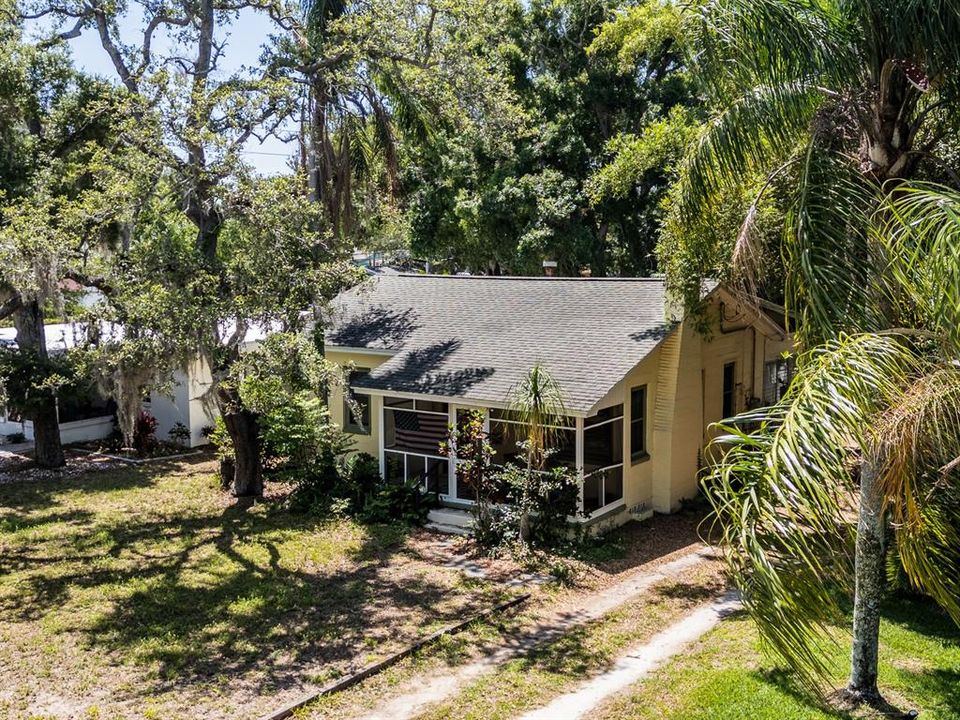 Activo con contrato: $369,900 (2 camas, 1 baños, 1030 Pies cuadrados)