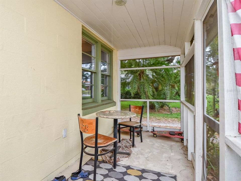 Activo con contrato: $369,900 (2 camas, 1 baños, 1030 Pies cuadrados)