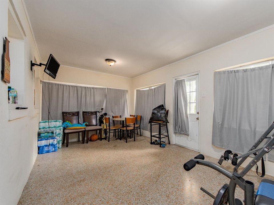 Activo con contrato: $369,900 (2 camas, 1 baños, 1030 Pies cuadrados)
