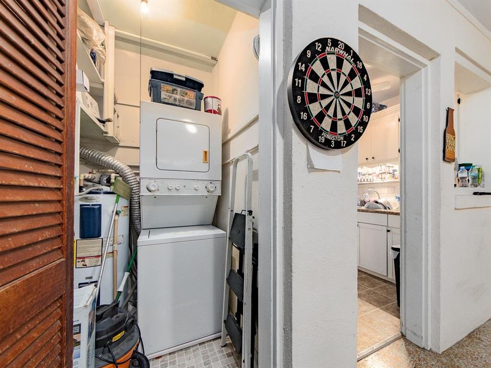Activo con contrato: $369,900 (2 camas, 1 baños, 1030 Pies cuadrados)