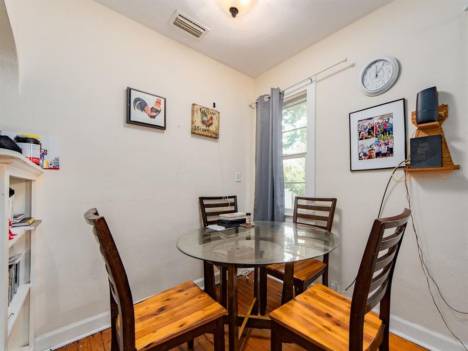 Activo con contrato: $369,900 (2 camas, 1 baños, 1030 Pies cuadrados)