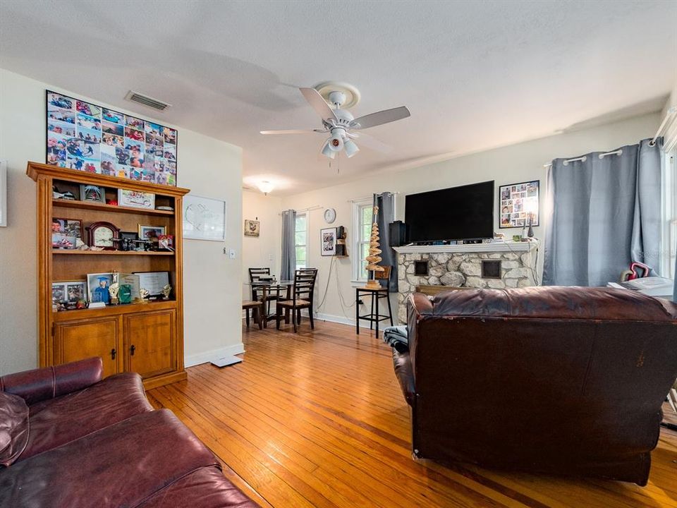 Activo con contrato: $369,900 (2 camas, 1 baños, 1030 Pies cuadrados)