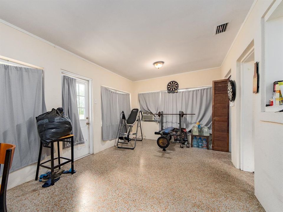 Activo con contrato: $369,900 (2 camas, 1 baños, 1030 Pies cuadrados)