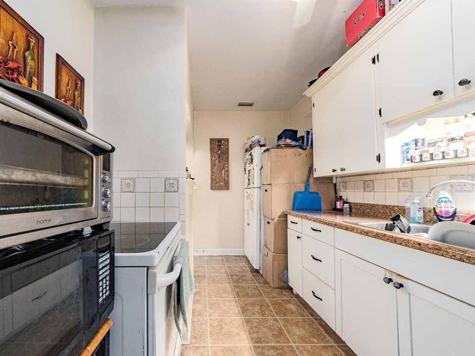 Activo con contrato: $369,900 (2 camas, 1 baños, 1030 Pies cuadrados)