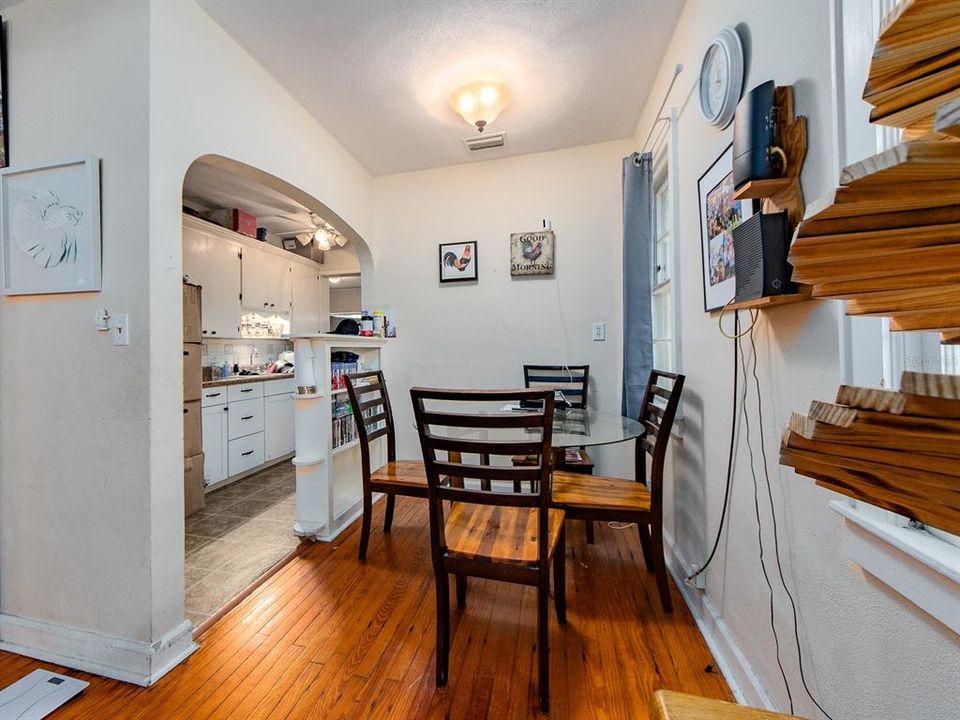 Activo con contrato: $369,900 (2 camas, 1 baños, 1030 Pies cuadrados)