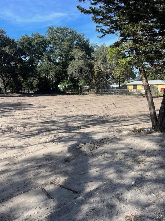 На продажу: $750,000 (0.45 acres)