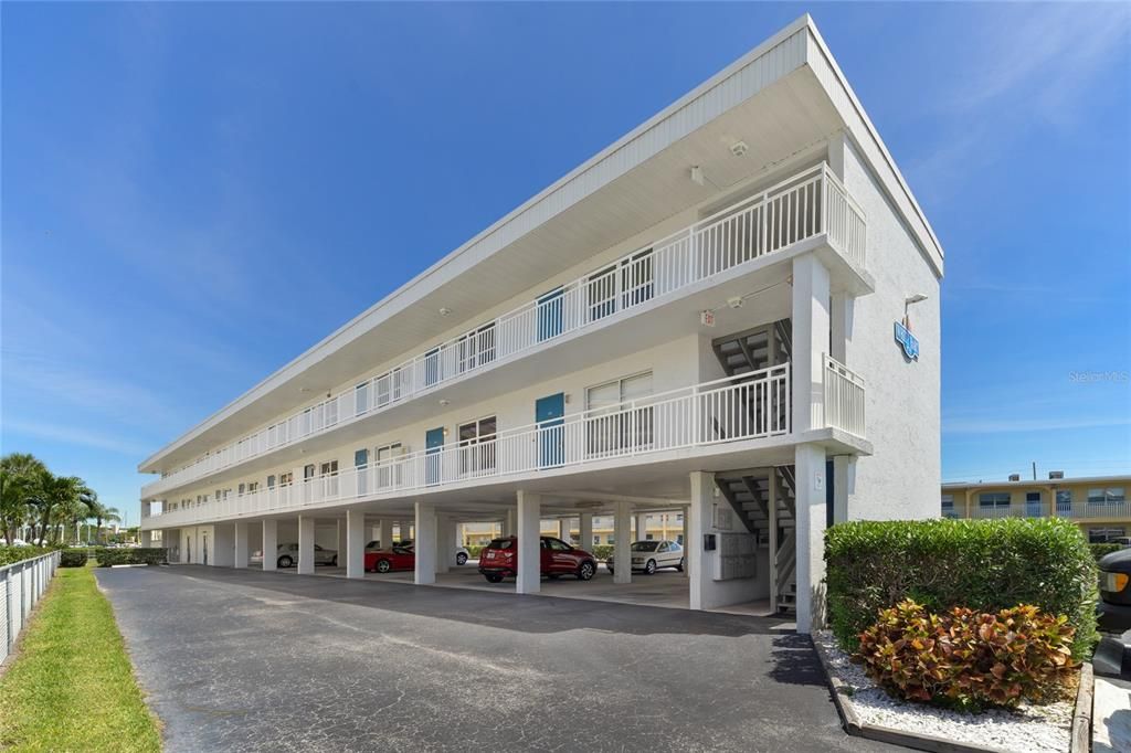 For Rent: $2,200 (1 beds, 1 baths, 615 Square Feet)