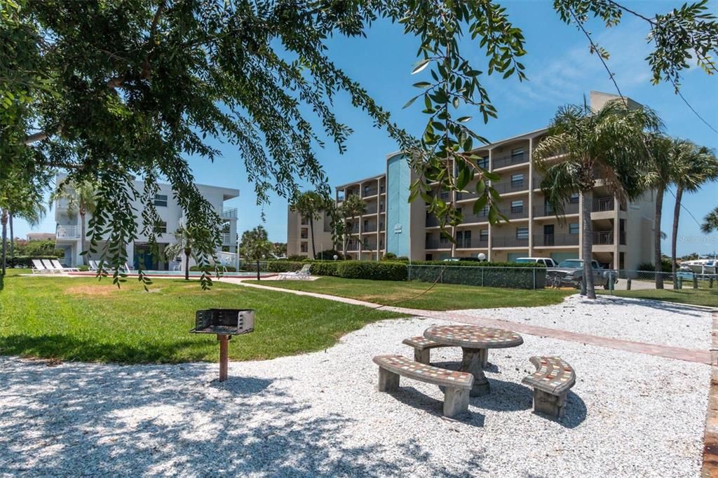 For Rent: $2,200 (1 beds, 1 baths, 615 Square Feet)