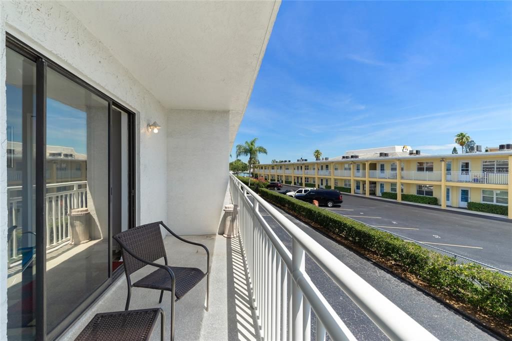 For Rent: $2,200 (1 beds, 1 baths, 615 Square Feet)