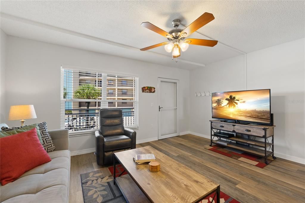 For Rent: $2,200 (1 beds, 1 baths, 615 Square Feet)