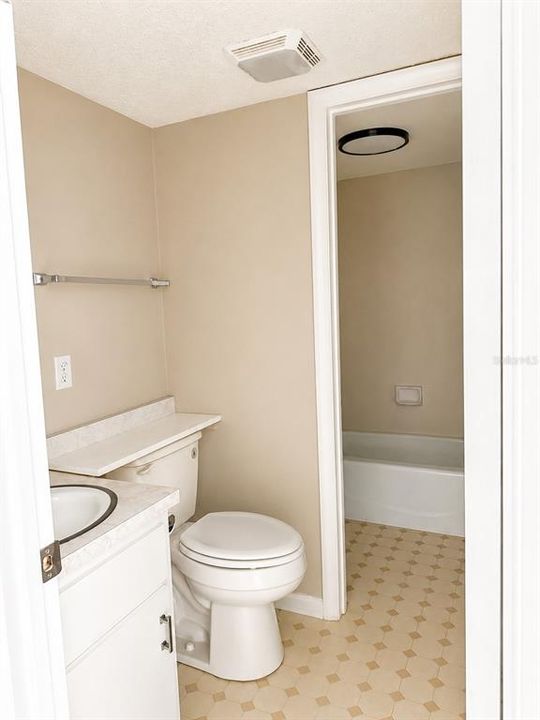 For Rent: $1,095 (2 beds, 1 baths, 1027 Square Feet)