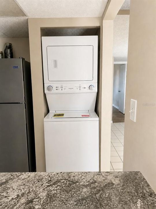 For Rent: $1,095 (2 beds, 1 baths, 1027 Square Feet)