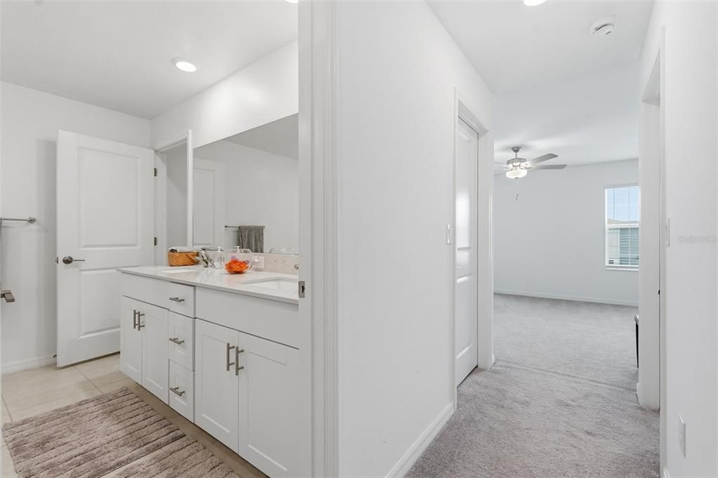 На продажу: $369,900 (4 спален, 2 ванн, 2466 Квадратных фут)