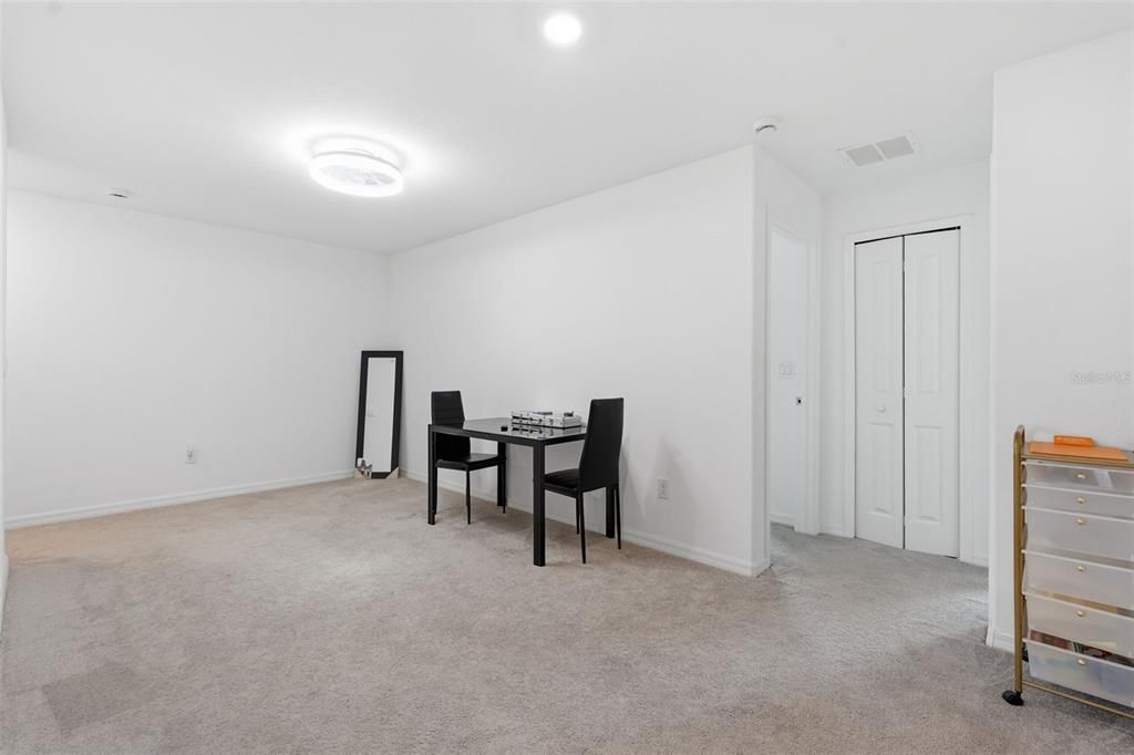 На продажу: $369,900 (4 спален, 2 ванн, 2466 Квадратных фут)