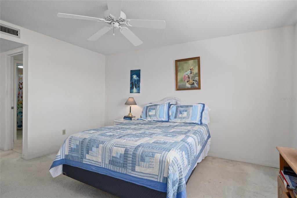 For Sale: $195,000 (2 beds, 2 baths, 1025 Square Feet)